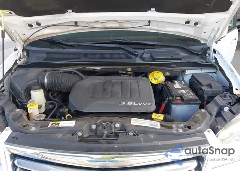 2015 Chrysler Town & Country Touring from USA, damaged, VIN 2C4RC1BG7FR552219